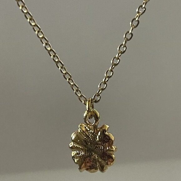 Gold tone child's necklace with faux pearl 14" - Picture 10 of 11